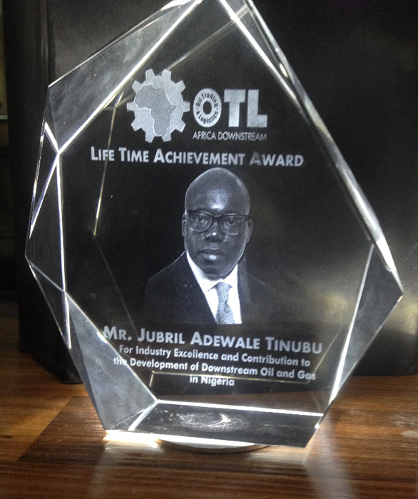 Award-winning 3D engraved crystal cube for special occasions and milestone recognition